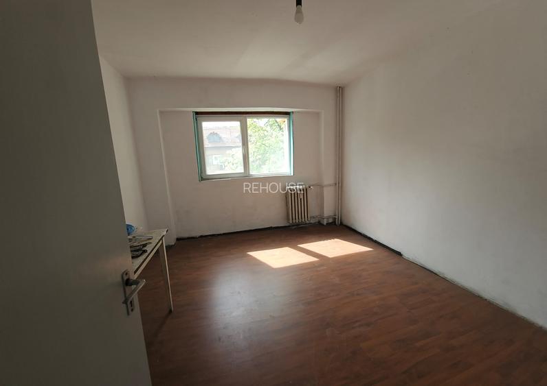 Lacul Tei stradal, vis-a-vis Parcul Circului, 2 balcoane, 75mp, - 7