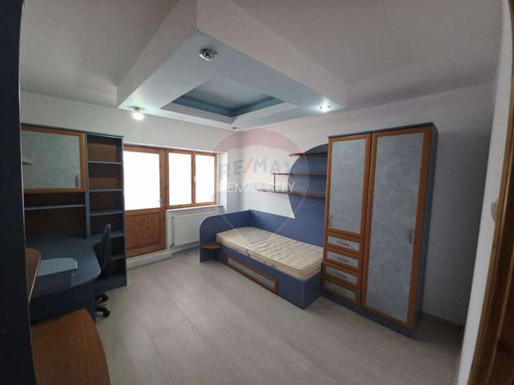 Apartament cu 2 camere de vânzare în zona 1 Mai - 24
