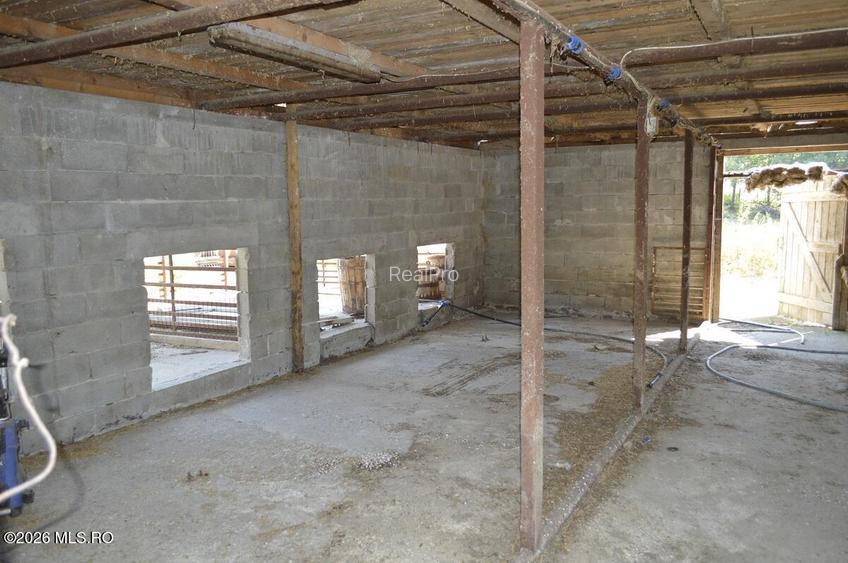 Bogati - Glimbocel, Ferma Zootehnica, Cladiri 1996 mp, Teren 4.89 ha - 25