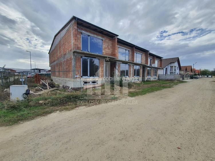 Proiect rezidential | 5 case insiruite | 960 mp | 1100mp teren | Sebes - 5
