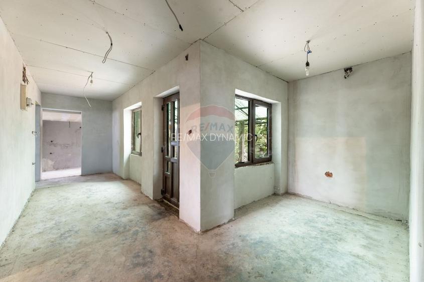 Casă cu 3 camere de vânzare, renovată la gri, teren 2100m Variașu Mare - 4