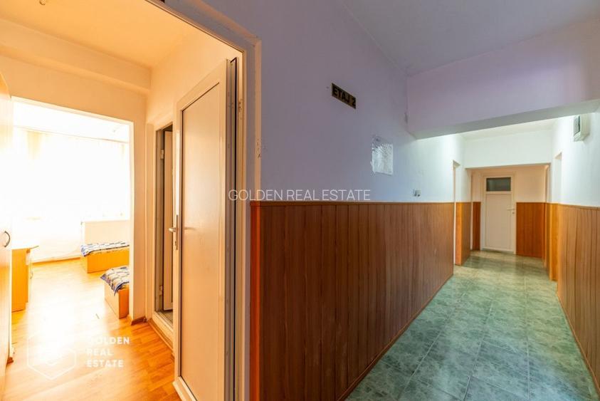 Cladire cu 24 camere, langa Castelul Regal Savarsin - 16