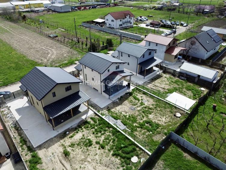 Casă / Vilă Golesti - 27