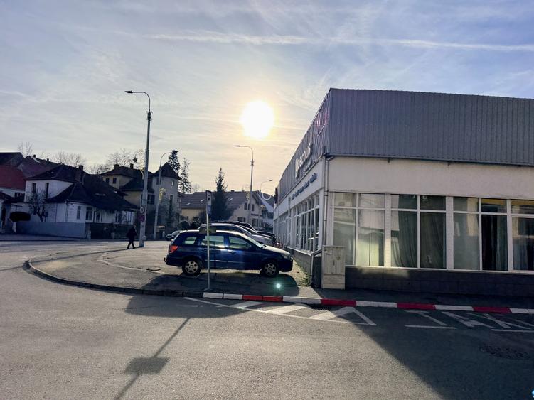 Showroom 300mp Soseaua Alba Iulia langa benzinăria Mol cu vitrina mare - 19