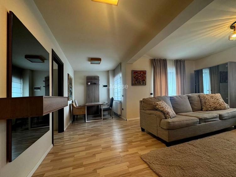 CASA SINGUR CURTE IN CARTIER PRIVAT - 2