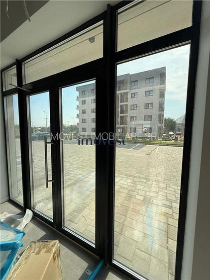 Spatiu comercial cu 3 locuri de parcare in complexul Smarald - 8