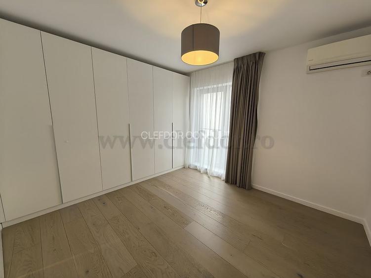 Vilă cu Piscina in Tunari - 13