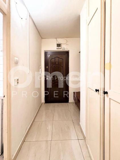 Garsoniera de vanzare, 28 mp, la parter inalt, zona bld. Bucuresti - 4