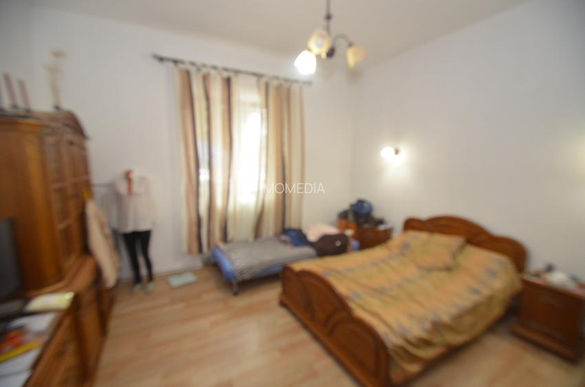 Apartament cu 3 camere si curte - 12