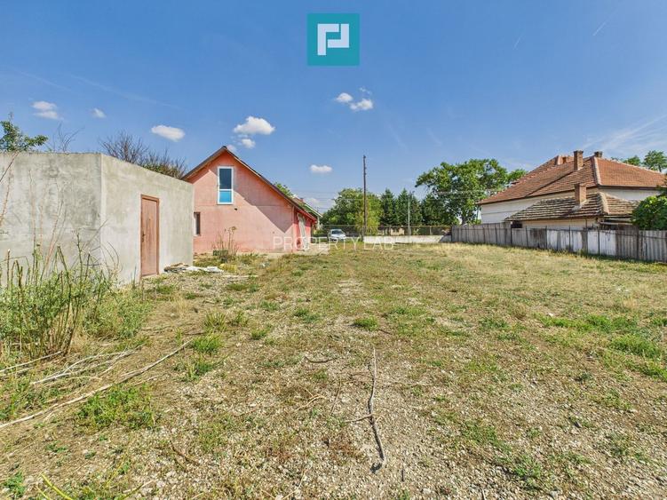 Casă/spațiu comercial pe DN79 în Zimandu Nou - 11