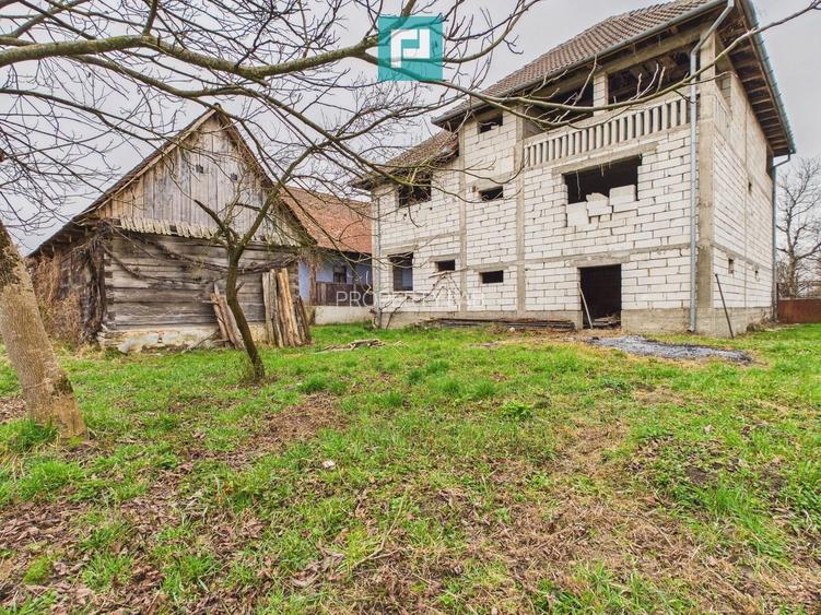 Casă la roșu în localitatea Almaș, Arad. - 9