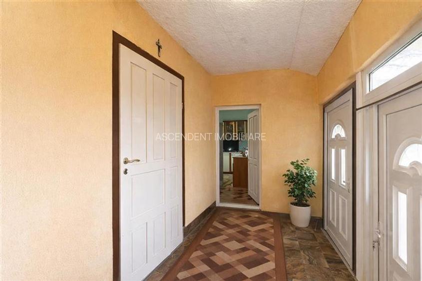 Gospodarie cu anexa, pivnita, iaz cu pesti si 2.280 mp de teren fertil Lemnia, C - 9