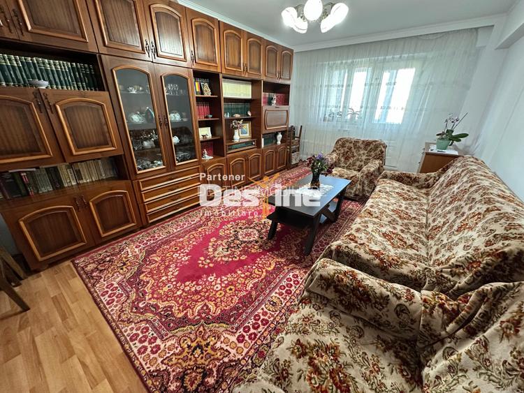 Apartament spatios 3 camere, 70 mp, lift nou, 2 bai – zona centrala Pascani - 2