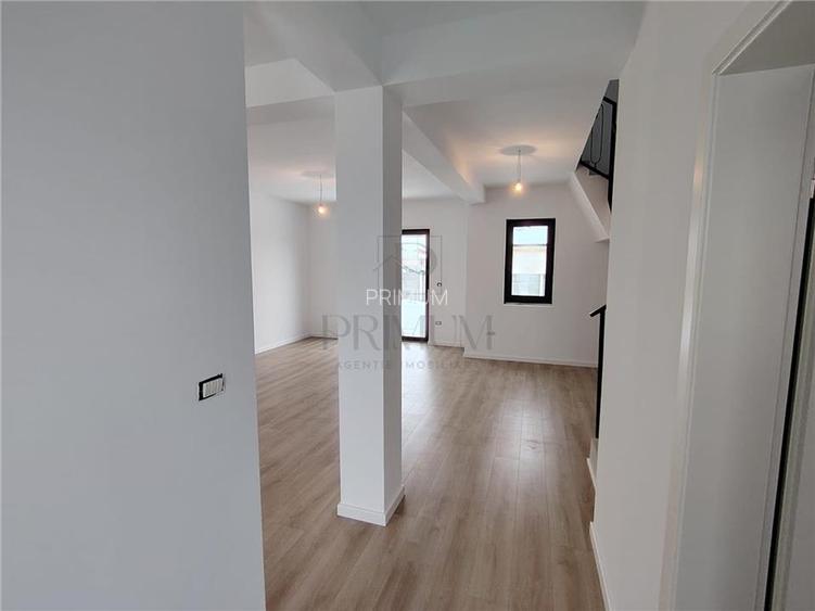 Duplex despartit prin camera tehnica - 2 dormitoare - 2 bai - zona foarte buna ! - 9