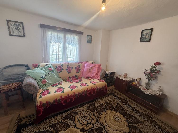 Casă + anexă și teren intravilan 813 mp cu toate utilitățile !