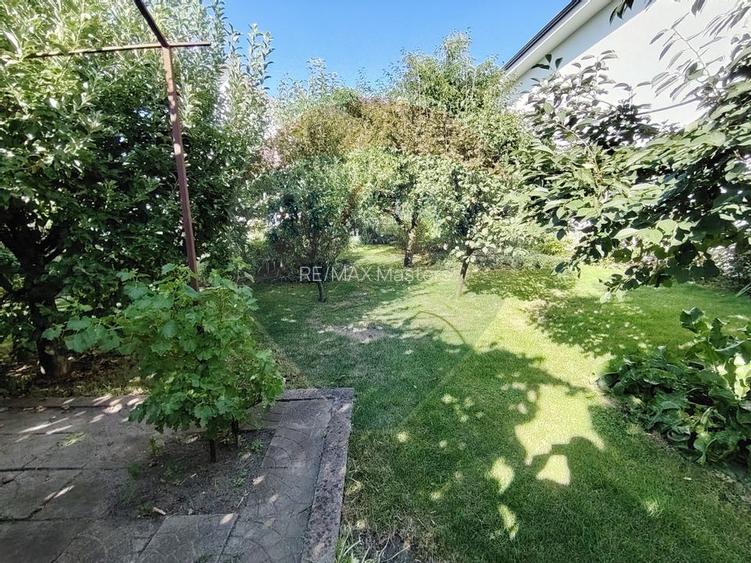 Casă / Vilă cu 8 camere de vânzare în zona Central - 48