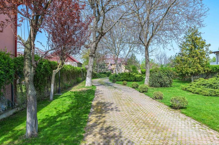 Vilă cu parc, piscină, jacuzzi și foișor, panouri fotovoltaice - 28