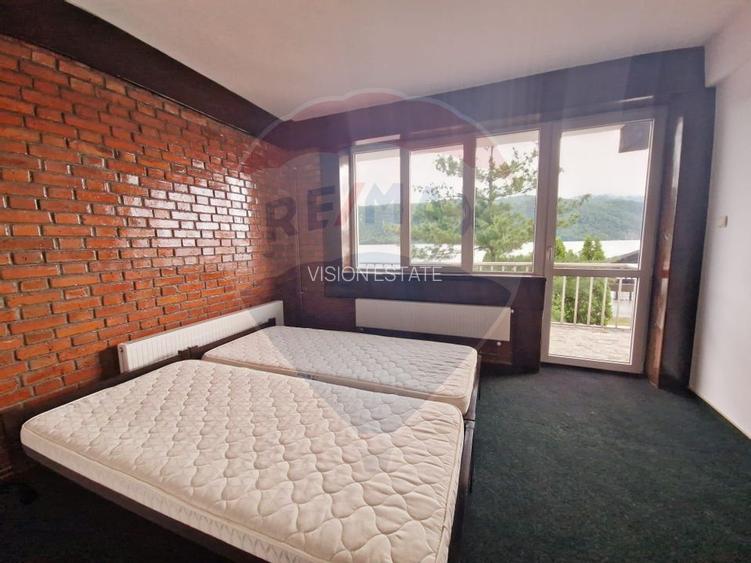 Pensiune Eselnita / 16 camere / Teren - 1448 mp / Ponton - 18