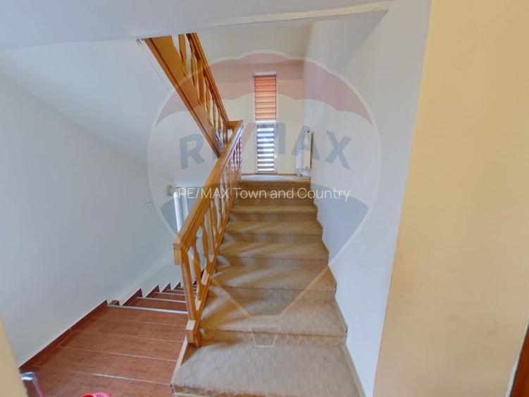 Casă / Vilă cu 8 camere de vânzare - 9