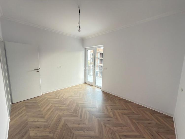 Asfalt. Loc de parcare. - 9