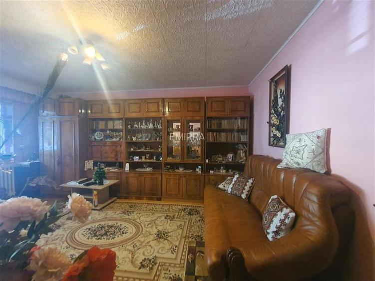 Apartament 3 camere decomandate de vanzare str. Republicii parter - 11