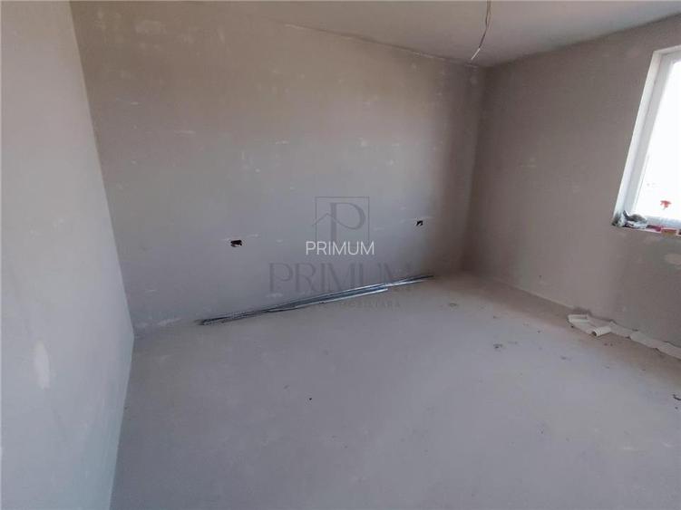 Duplex superb - bucatarie inchisa - teren 375 mp - canalizare - 4