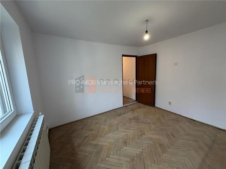 Apartament 3 camere cf 1 decomandat Zona Micro 14 - 9