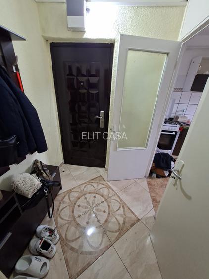 Apartament 2 camere, etajul 2/4, zona Podu Ros - 6
