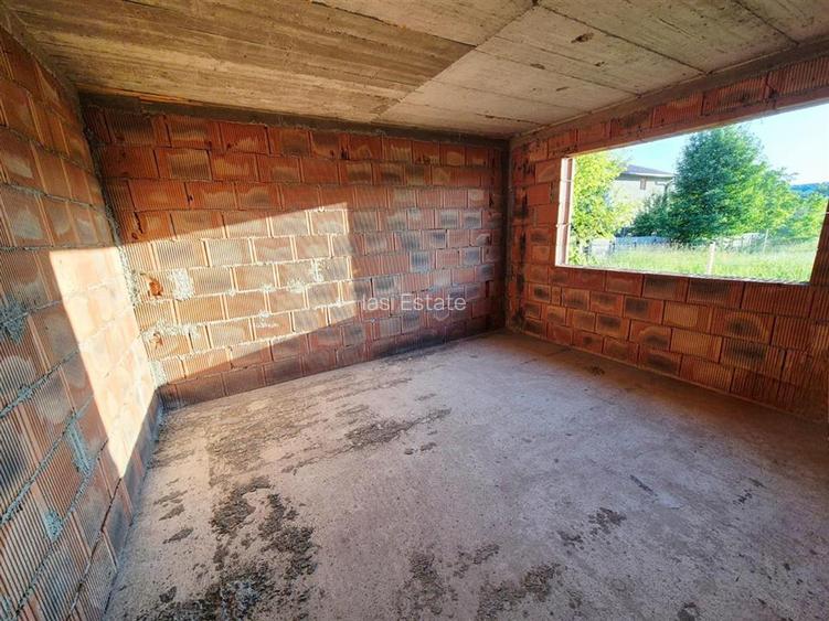 Casa de vanzare cu priveliste frumoasa - 8