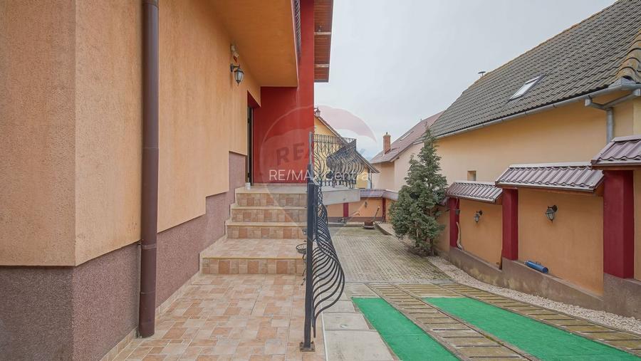 Casă cu garaj și panouri fotovoltaice – Codlea! - 46