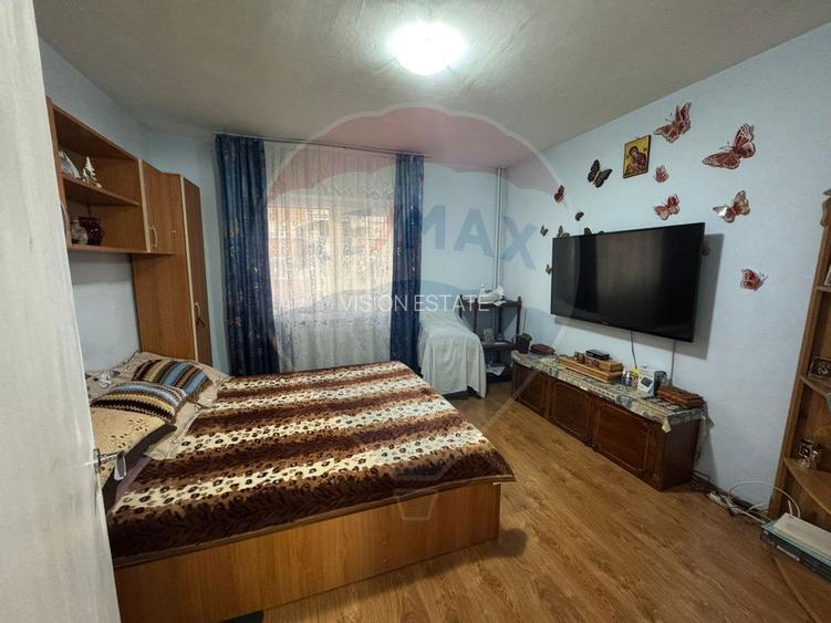 Apartament  cu 3 camere de vanzare 1 Mai - 3