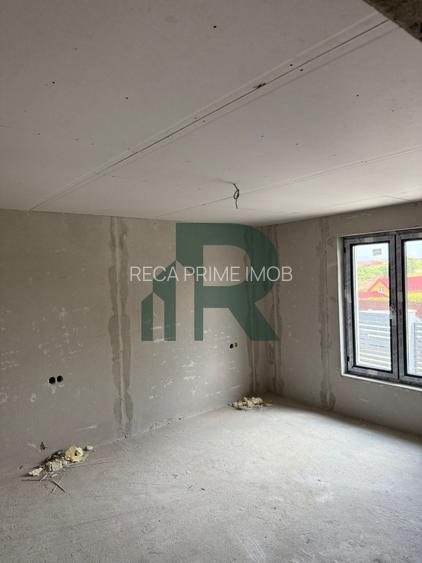 Casa individuala cu 4 camere 2 bai si terasa in Sura Mica - 5