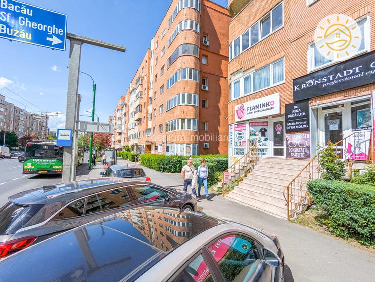 C. Civic Strada Toamnei Spatiu Comercial amplasat in statia de autobuz - 3