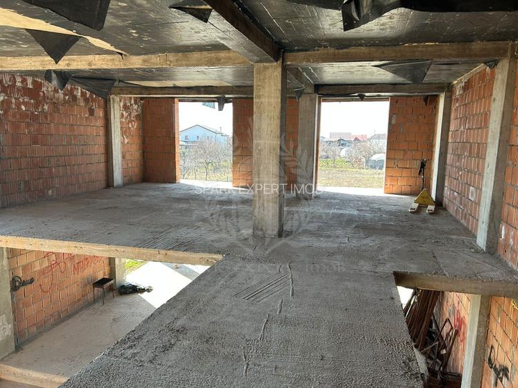 Casa la rosu. Strejnicu. 6 camere - 3