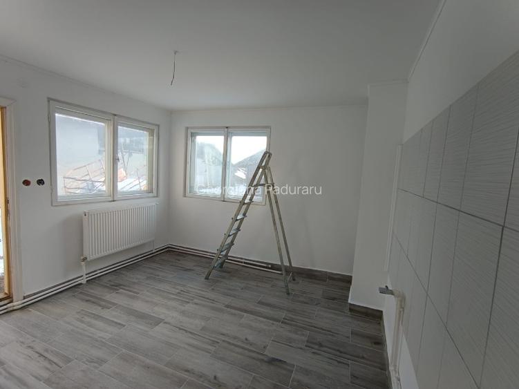 Vanzare casa 3 camere  din caramida presa renovata si teren arabil 1091mp  - 7