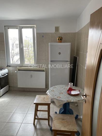 Apartament 2 camere decomandat, etaj 4, renovat, metrou 1 Decembrie 1918 - 5
