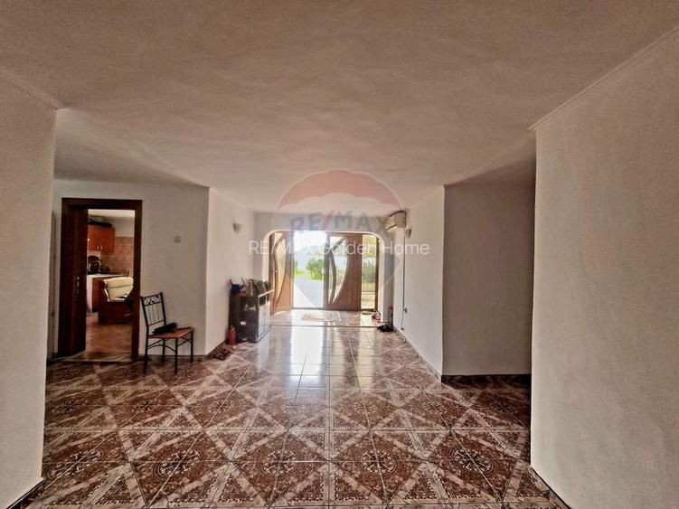 Casă cu 7 camere de vânzare in apropiere de Focsani - 4