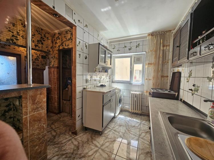 Vanzare Apartament 3 camere, Brancoveanu intersectie cu Nitu Vasile - 8