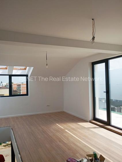 Vila Tunari str. Paris, 5 camere, curte 300  mp, 400 mp construiti - 12