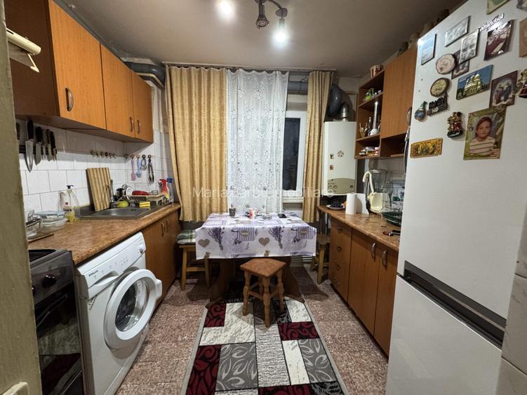 2 cam, etaj 1, 51 mp, fara imbunatatiri, Aleea Rozelor - 12