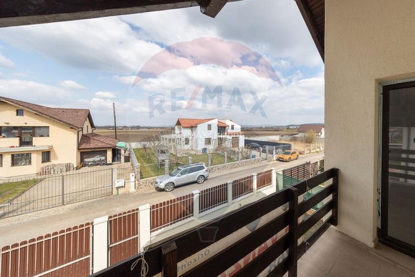 Casă modernă-Sânpetru |toate utilitatile| 420 mp teren | 3 dormitoare - 23
