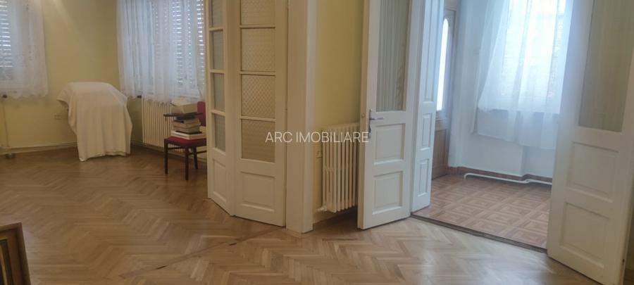 Casa Săcele, poziționată într-o zona linistita și buna - 7