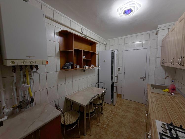 Apartament de 2 camere decomandat , spatios si cu centrala proprie- zona Dristor - 7