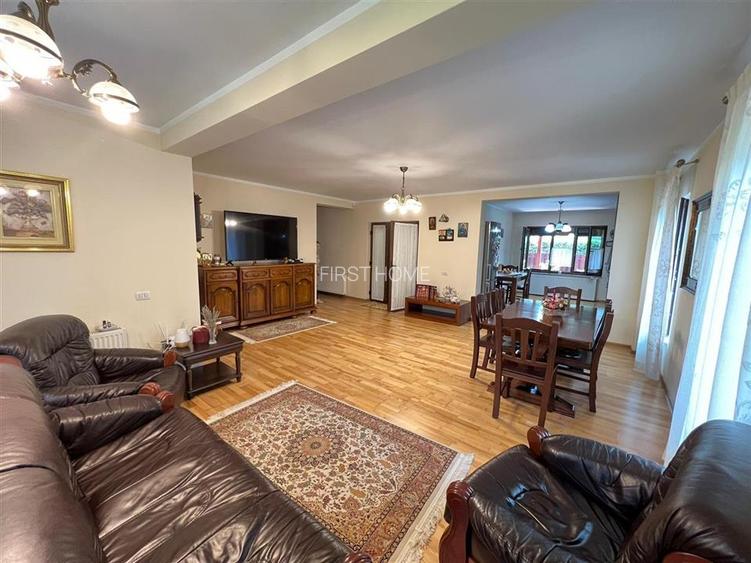 Vilă spectaculoasă la poalele Crângului Petresti - 8