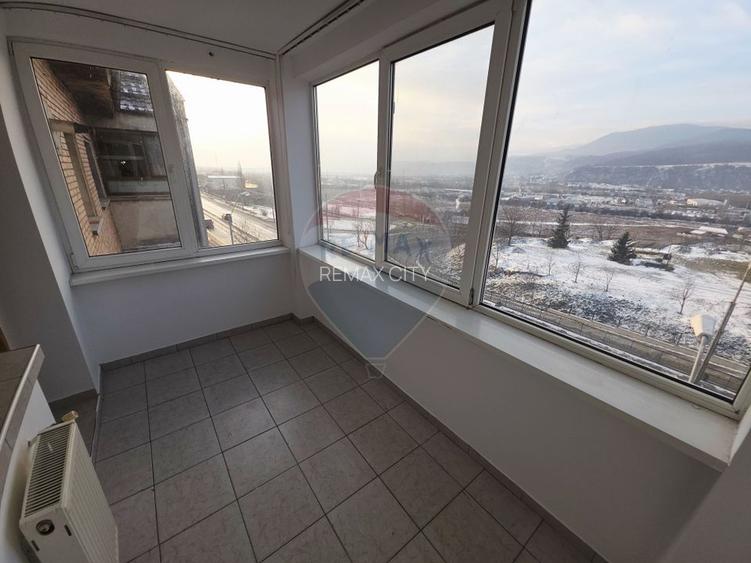 Apartament cu 2 camere de vânzare în zona 1 Mai - 7