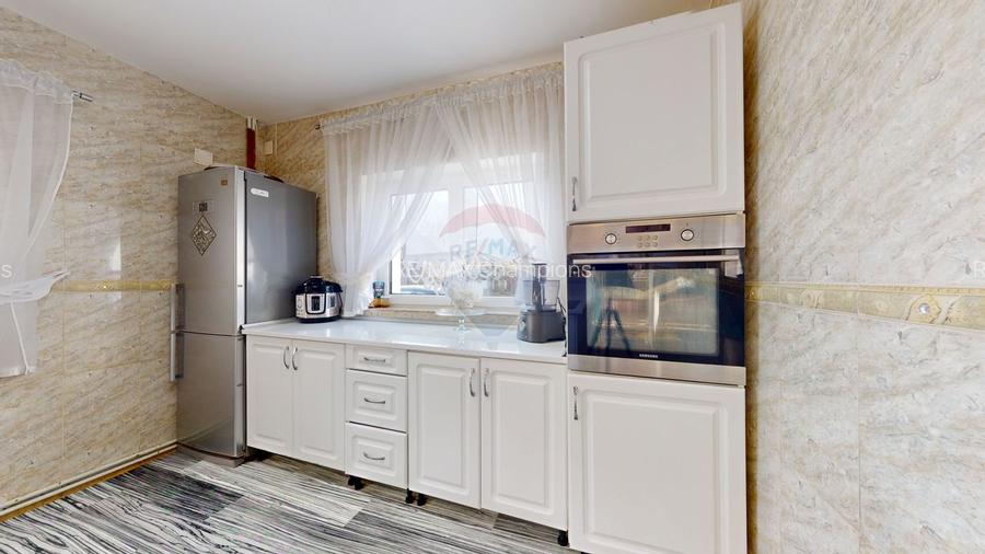 Casă/Vilă individuală | P+E+M | Teren 1075 mp | Cristian - 4