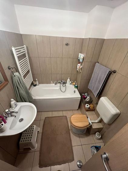 Decomandat. Bucatarie separata. Mobilat si utilat. Girocului - pozitie excelenta - 16