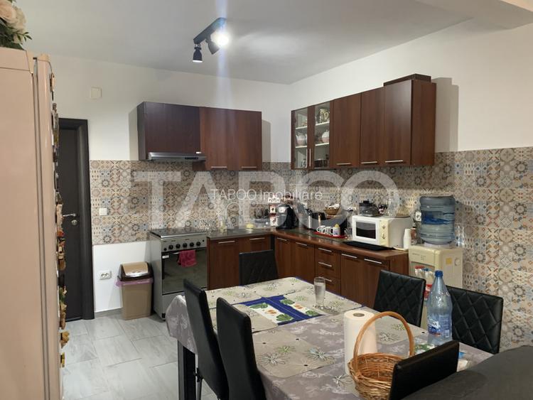 Casa 8 camere 7 bai 284 mp 225mp curte libera in Porumbacu de Sus - 8