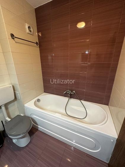  Închiriez apartament cu 2 camere decomandate și parcare privată  - 7