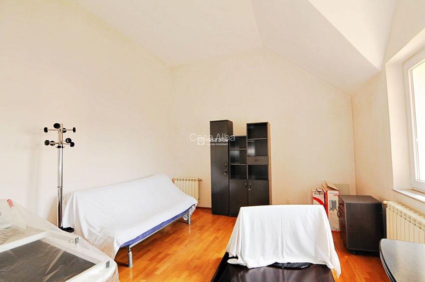 Centru, proprietate Parter + Etaj + Mansarda, disponibila imediat - 9